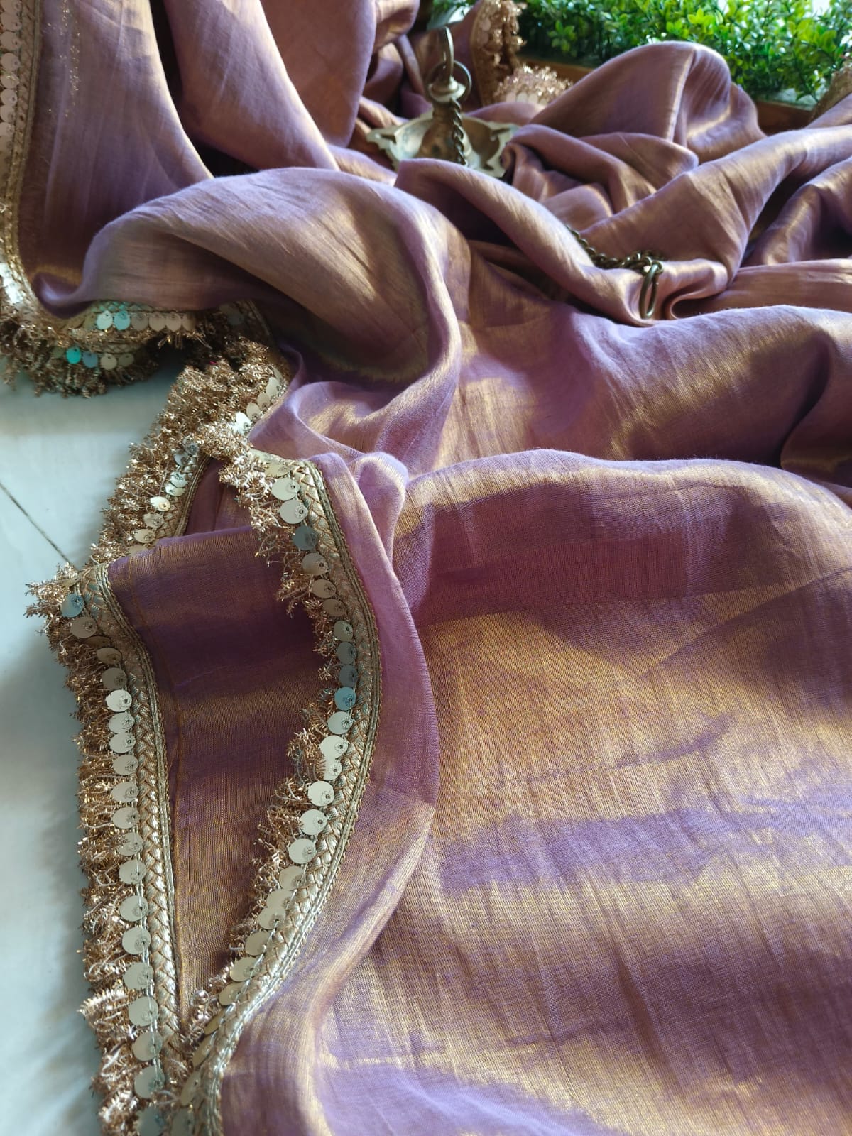 Mul tissue saree with lace borders