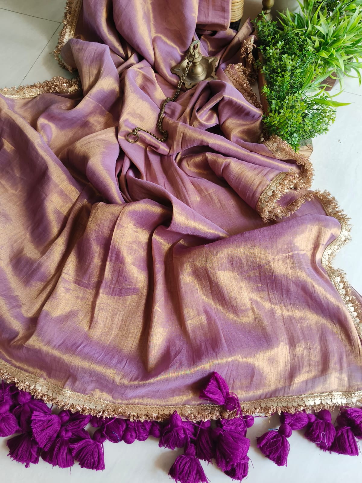Mul tissue saree with lace borders