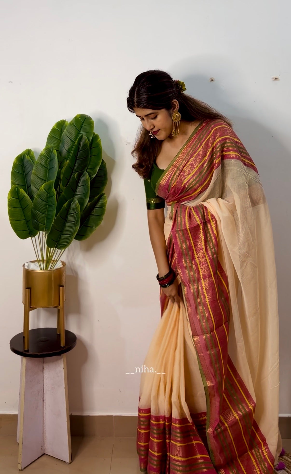 Premium pure mul cotton saree with pink tassels and jacquard border